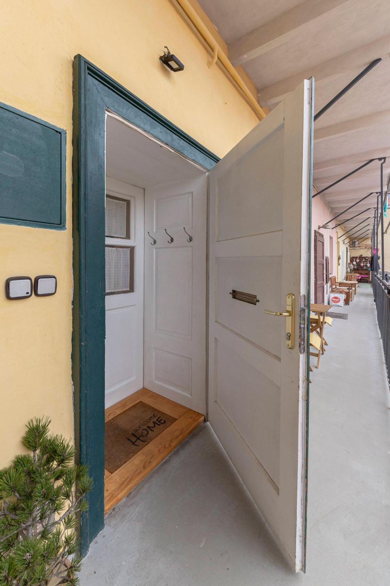 Historical Caserne Apartment Ljubljana Bagian luar foto