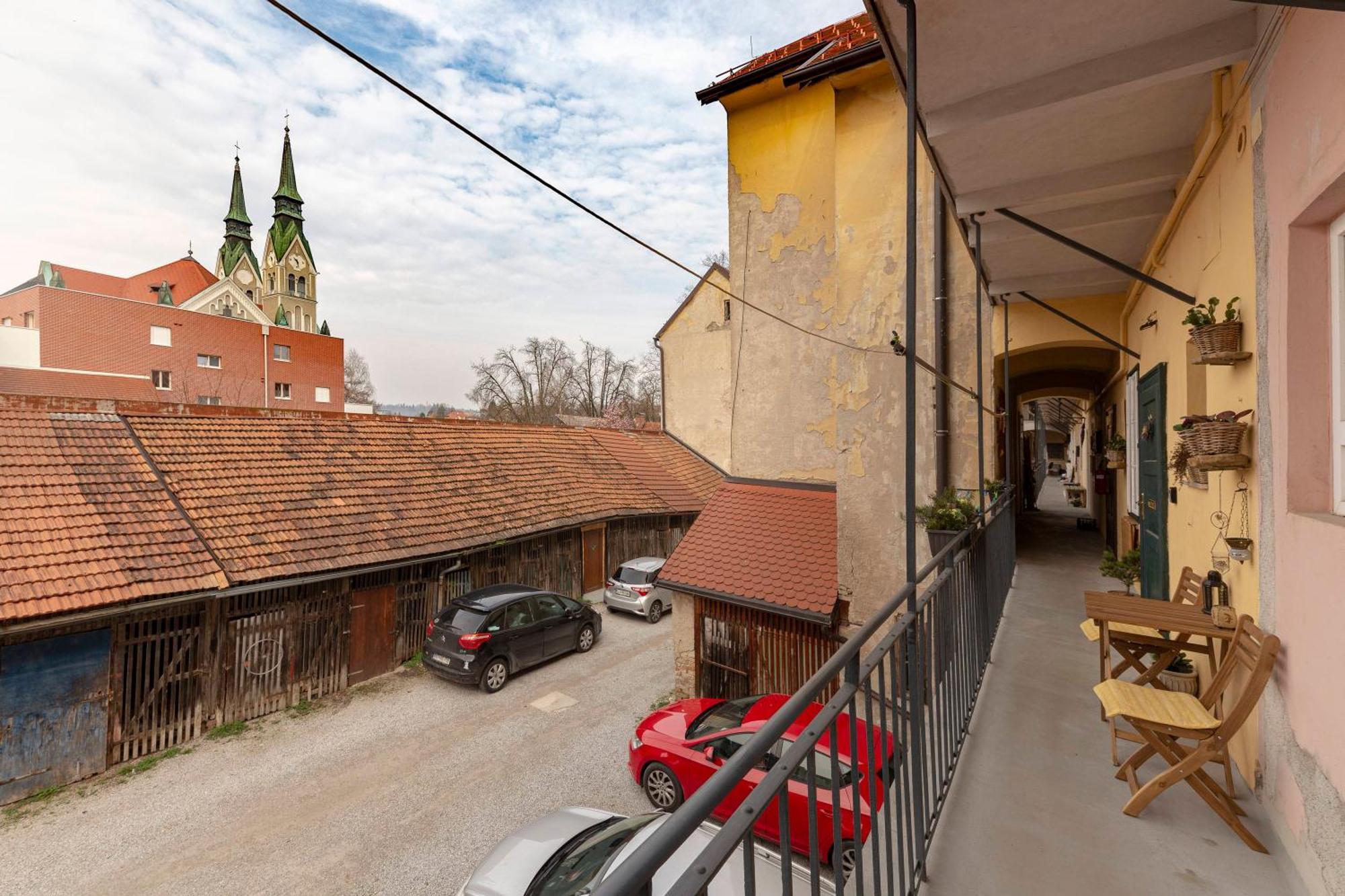 Historical Caserne Apartment Ljubljana Bagian luar foto