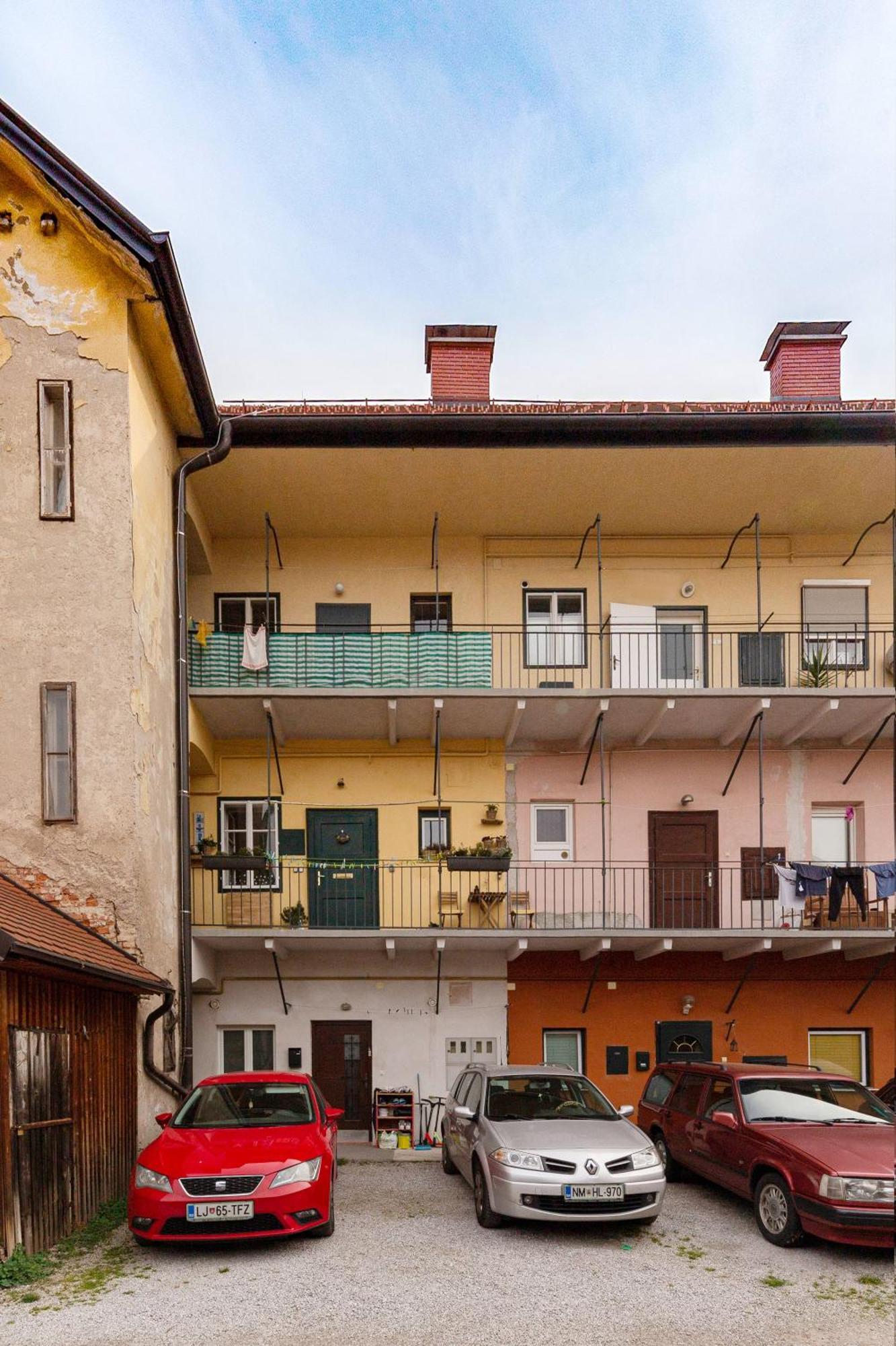 Historical Caserne Apartment Ljubljana Bagian luar foto